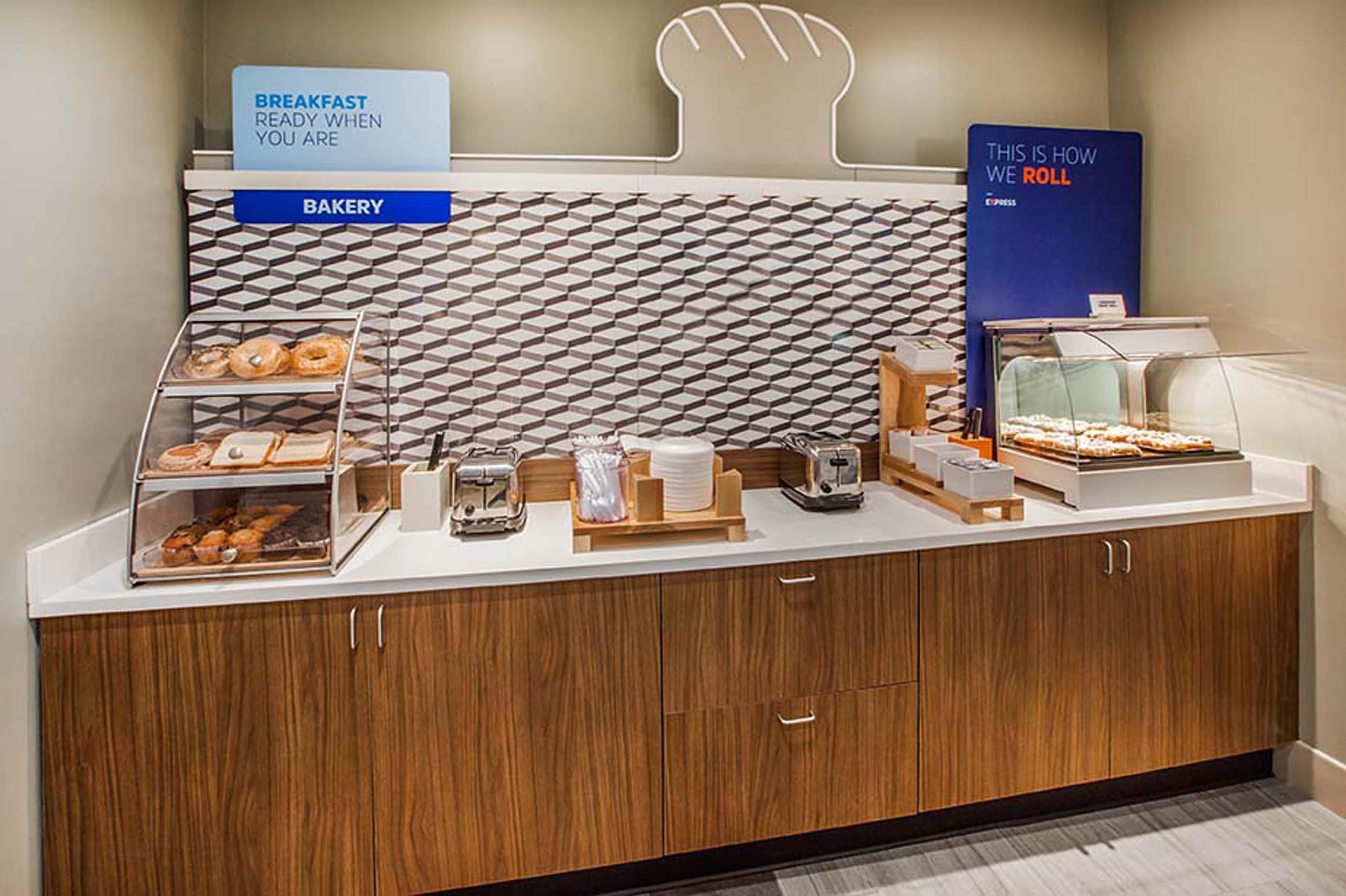 Holiday Inn Express - Alliance By Ihg Exterior foto